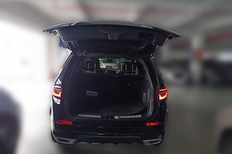 Used Land Rover Discovery Sport 2020 249 PS R-Dynamic Performance Edition Trunk