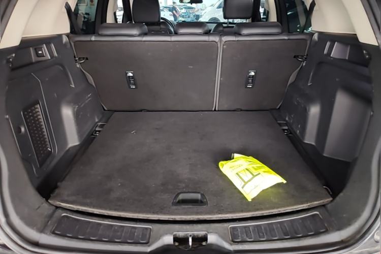 Used Land Rover Discovery Sport 2020 200 PS Family Edition Trunk
