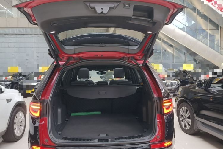 Used Land Rover Discovery Sport 2020 249 PS R-Dynamic Performance Edition Trunk