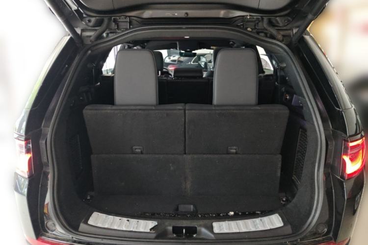 Used Land Rover Discovery Sport 2020 249 PS R-Dynamic Performance Tech Edition 7 Seats Trunk
