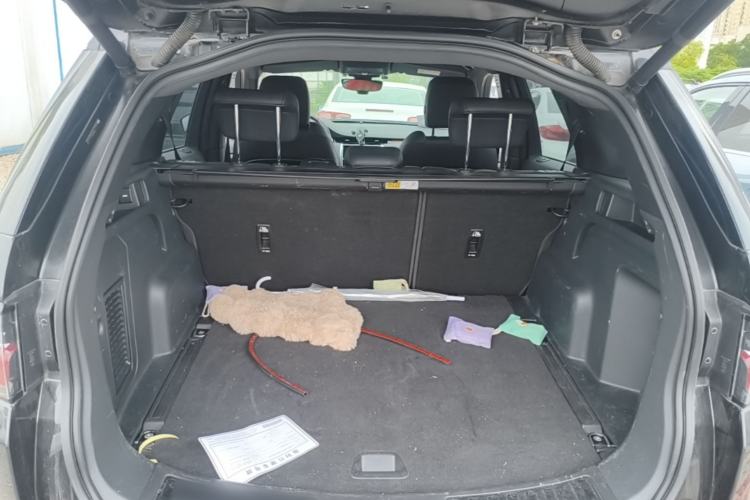 Used Land Rover Discovery Sport 2020 249 PS R-Dynamic Performance Edition Trunk