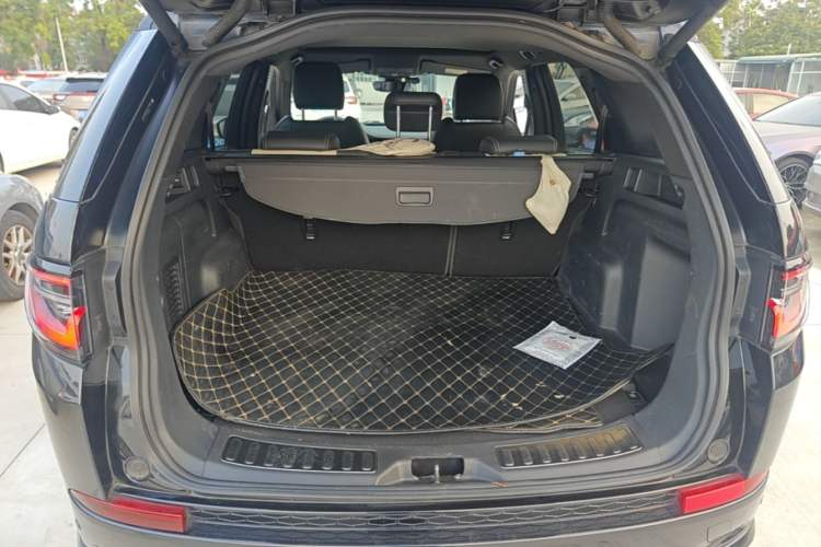 Used Land Rover Discovery Sport 2020 249 PS R-Dynamic Performance Edition Trunk