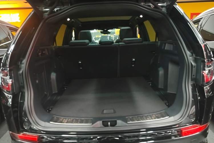 Used Land Rover Discovery Sport 2020 249 PS R-Dynamic Performance Edition Trunk