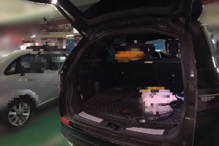 Used Land Rover Discovery Sport 2020 249 PS R-Dynamic Performance Edition Trunk