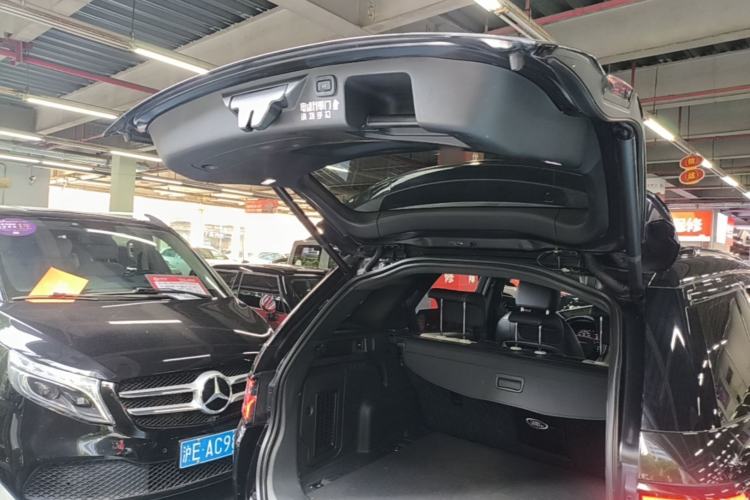 Used Land Rover Discovery Sport 2020 249 PS R-Dynamic Performance Edition Trunk