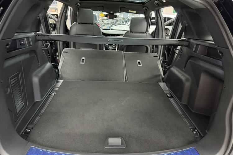 Used Land Rover Discovery Sport 2020 249 PS R-Dynamic Performance Edition Trunk
