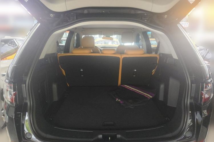 Used Land Rover Discovery Sport 2020 200 PS Family Edition Trunk