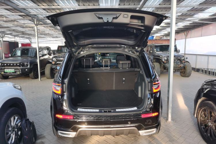 Used Land Rover Discovery Sport 2020 249 PS R-Dynamic Performance Edition Trunk