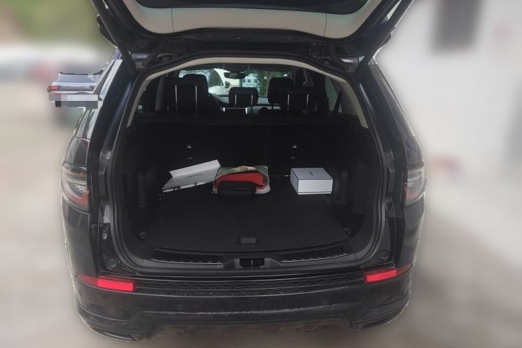 Used Land Rover Discovery Sport 2020 249 PS R-Dynamic Performance Edition Trunk