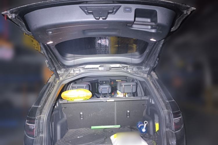 Used Land Rover Discovery Sport 2020 249 PS R-Dynamic Performance Edition Trunk