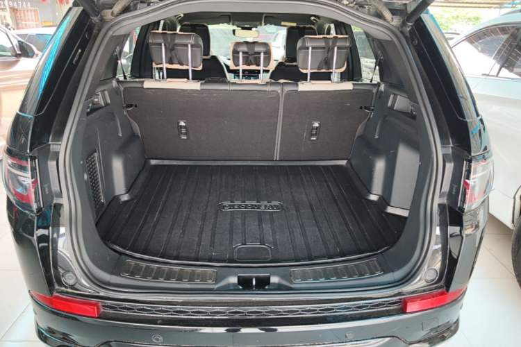 Used Land Rover Discovery Sport 2020 249 PS R-Dynamic Performance Edition Trunk