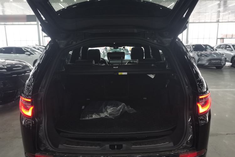 Used Land Rover Discovery Sport 2020 249 PS R-Dynamic Performance Tech Edition 7 Seats Trunk