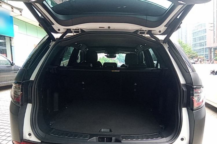 Used Land Rover Discovery Sport 2020 249 PS R-Dynamic Performance Edition Trunk