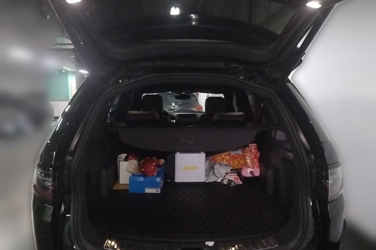 Used Land Rover Discovery Sport 2020 249 PS R-Dynamic Performance Tech Edition 5 Seats Trunk