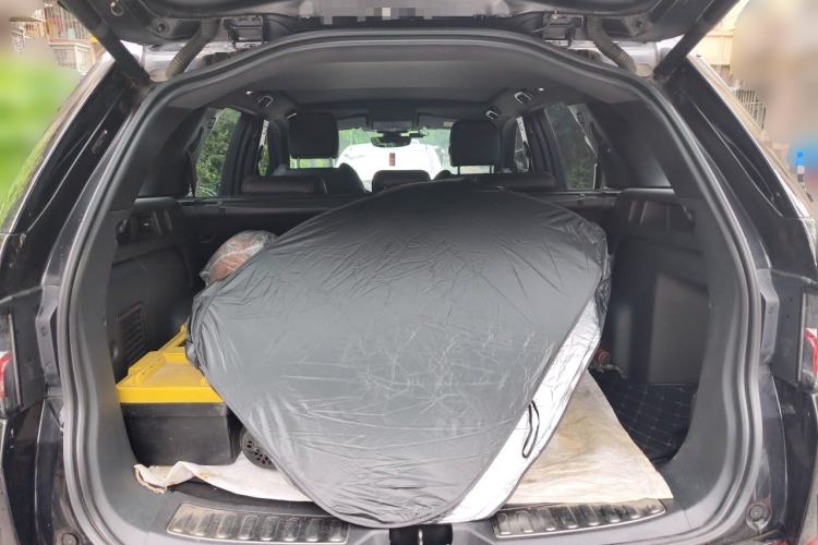Used Land Rover Discovery Sport 2020 249 PS R-Dynamic Performance Edition Trunk