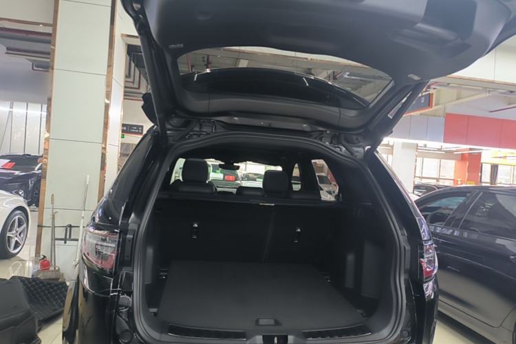 Used Land Rover Discovery Sport 2020 249 PS R-Dynamic Performance Edition Trunk