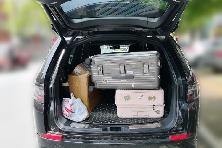 Used Land Rover Discovery Sport 2020 249 PS R-Dynamic Performance Edition Trunk