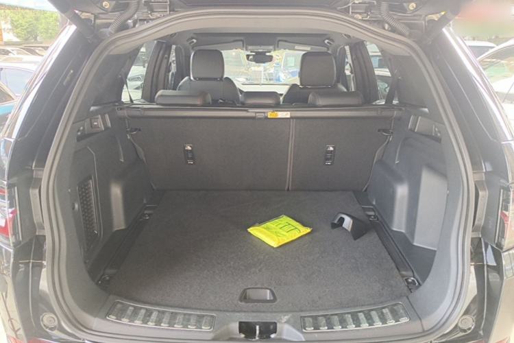 Used Land Rover Discovery Sport 2020 249 PS R-Dynamic Performance Edition Trunk