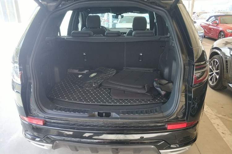 Used Land Rover Discovery Sport 2020 249 PS R-Dynamic Performance Edition Trunk