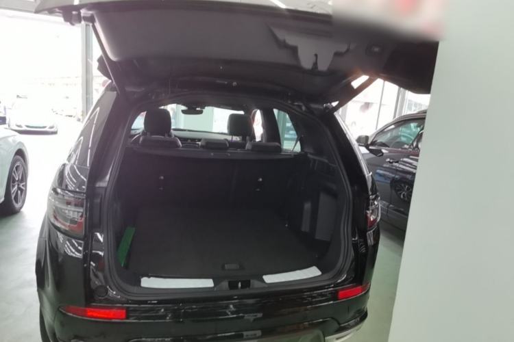 Used Land Rover Discovery Sport 2020 249 PS R-Dynamic Performance Edition Trunk
