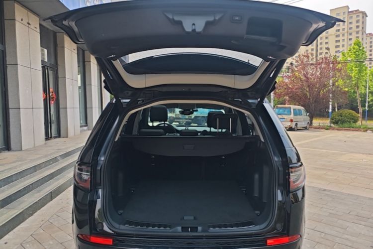 Used Land Rover Discovery Sport 2020 249 PS R-Dynamic Performance Edition Trunk