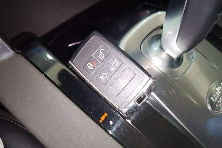 Used Land Rover Discovery Sport 2020 200 PS Family Edition Vehicle Key