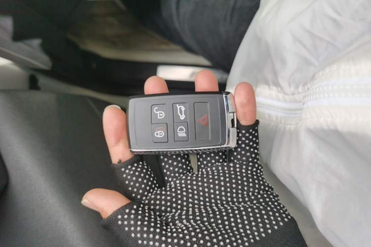 Used Land Rover Discovery Sport 2020 249 PS R-Dynamic Performance Edition Vehicle Key