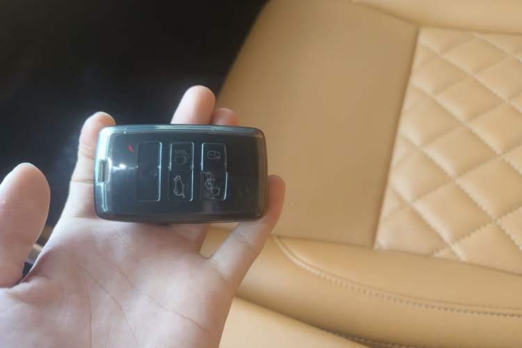 Used Land Rover Discovery Sport 2020 200 PS Family Edition Vehicle Key
