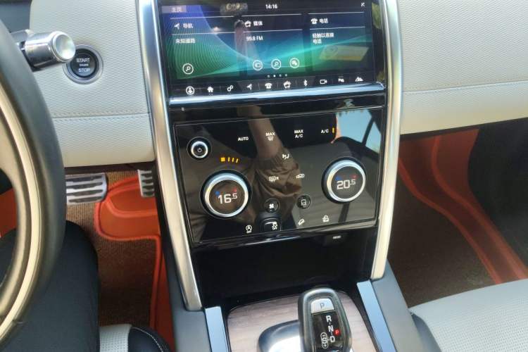 Used Land Rover Discovery Sport 2020 249 PS R-Dynamic Performance Edition Audio And AC Panel
