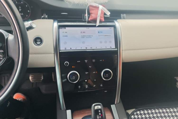Used Land Rover Discovery Sport 2020 249 PS R-Dynamic Performance Edition Audio And AC Panel