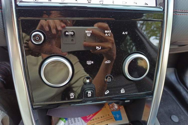 Used Land Rover Discovery Sport 2020 249 PS R-Dynamic Performance Edition Audio And AC Panel