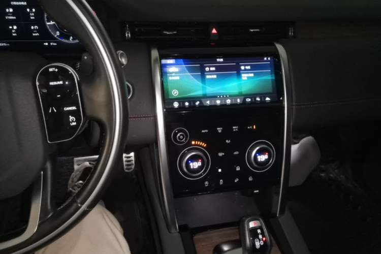 Used Land Rover Discovery Sport 2020 249 PS R-Dynamic Performance Edition Audio And AC Panel
