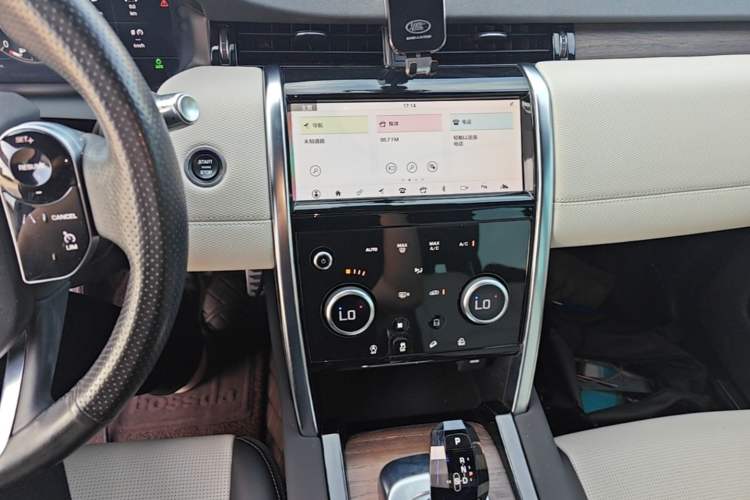 Used Land Rover Discovery Sport 2020 249 PS R-Dynamic Performance Edition Audio And AC Panel