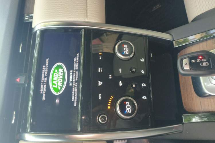 Used Land Rover Discovery Sport 2020 249 PS R-Dynamic Performance Edition Audio And AC Panel