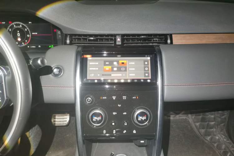 Used Land Rover Discovery Sport 2020 249 PS R-Dynamic Performance Edition Audio And AC Panel