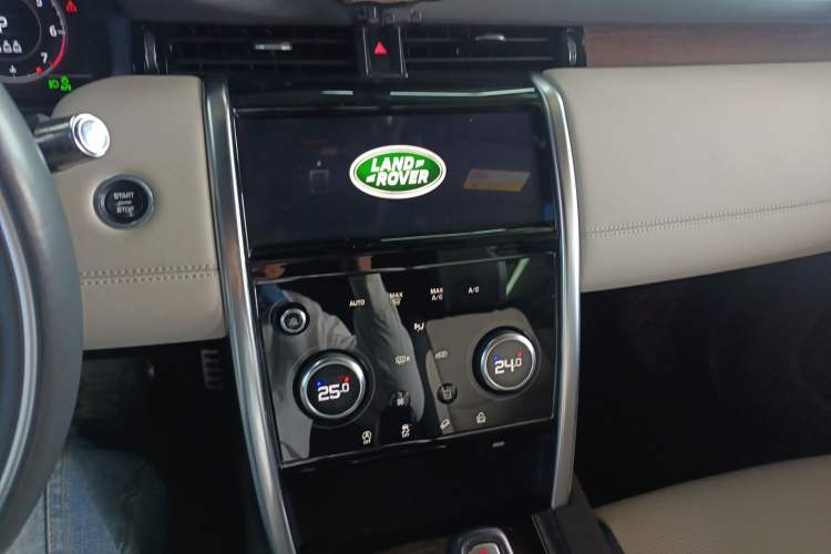 Used Land Rover Discovery Sport 2020 249 PS R-Dynamic Performance Edition Audio And AC Panel