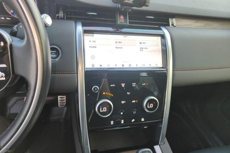 Used Land Rover Discovery Sport 2020 249 PS R-Dynamic Performance Tech Edition 7 Seats Audio And AC Panel