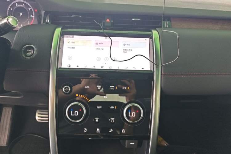 Used Land Rover Discovery Sport 2020 249 PS R-Dynamic Performance Edition Audio And AC Panel