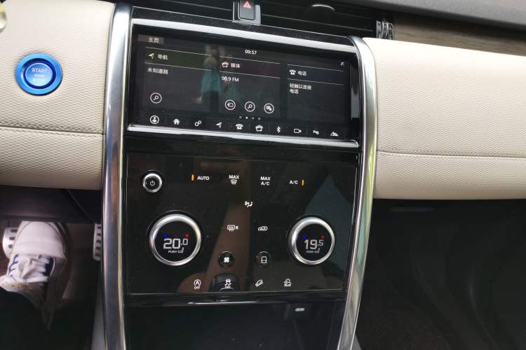 Used Land Rover Discovery Sport 2020 249 PS R-Dynamic Performance Edition Audio And AC Panel