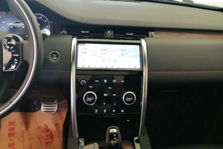 Used Land Rover Discovery Sport 2020 249 PS R-Dynamic Performance Edition Audio And AC Panel