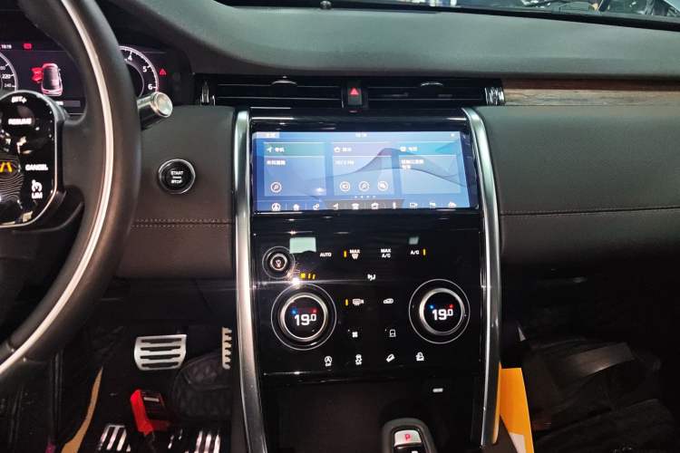 Used Land Rover Discovery Sport 2020 249 PS R-Dynamic Performance Edition Audio And AC Panel