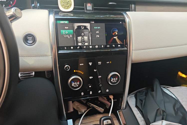 Used Land Rover Discovery Sport 2020 249 PS R-Dynamic Performance Edition Audio And AC Panel