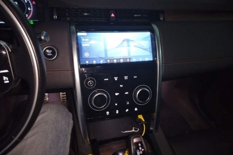 Used Land Rover Discovery Sport 2020 249 PS R-Dynamic Performance Edition Audio And AC Panel
