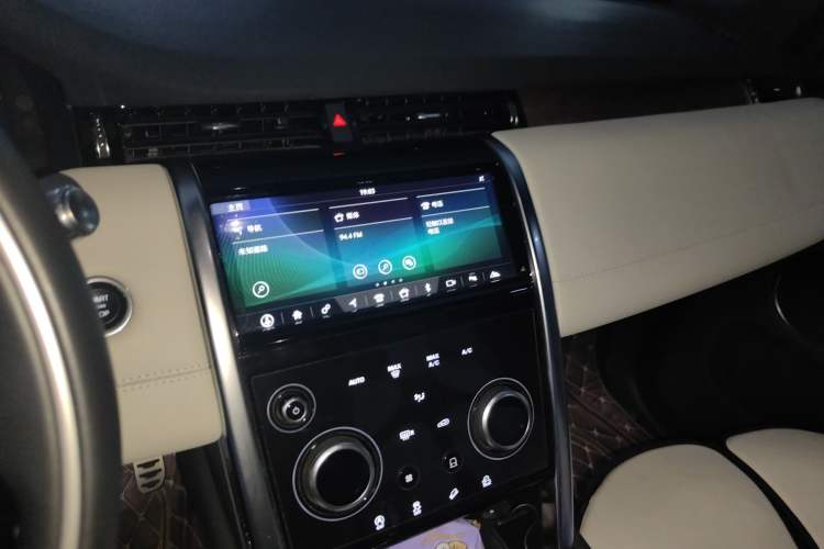 Used Land Rover Discovery Sport 2020 249 PS R-Dynamic Performance Edition Audio And AC Panel