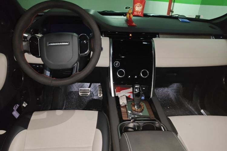 Used Land Rover Discovery Sport 2020 249 PS R-Dynamic Performance Edition Center Console