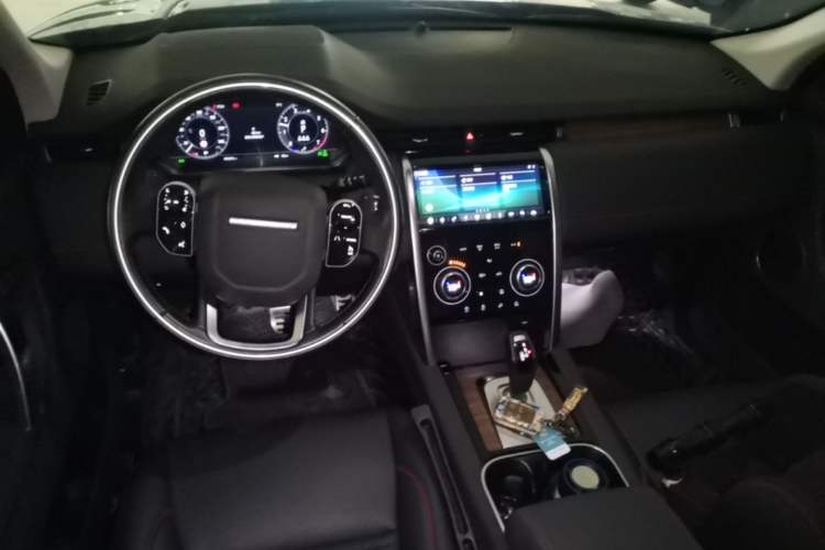 Used Land Rover Discovery Sport 2020 249 PS R-Dynamic Performance Edition Center Console