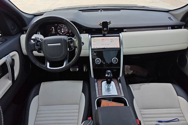 Used Land Rover Discovery Sport 2020 249 PS R-Dynamic Performance Edition Center Console