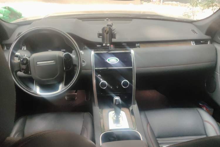 Used Land Rover Discovery Sport 2020 249 PS R-Dynamic Performance Edition Center Console