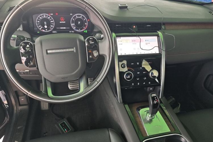 Used Land Rover Discovery Sport 2020 249 PS R-Dynamic Performance Edition Center Console