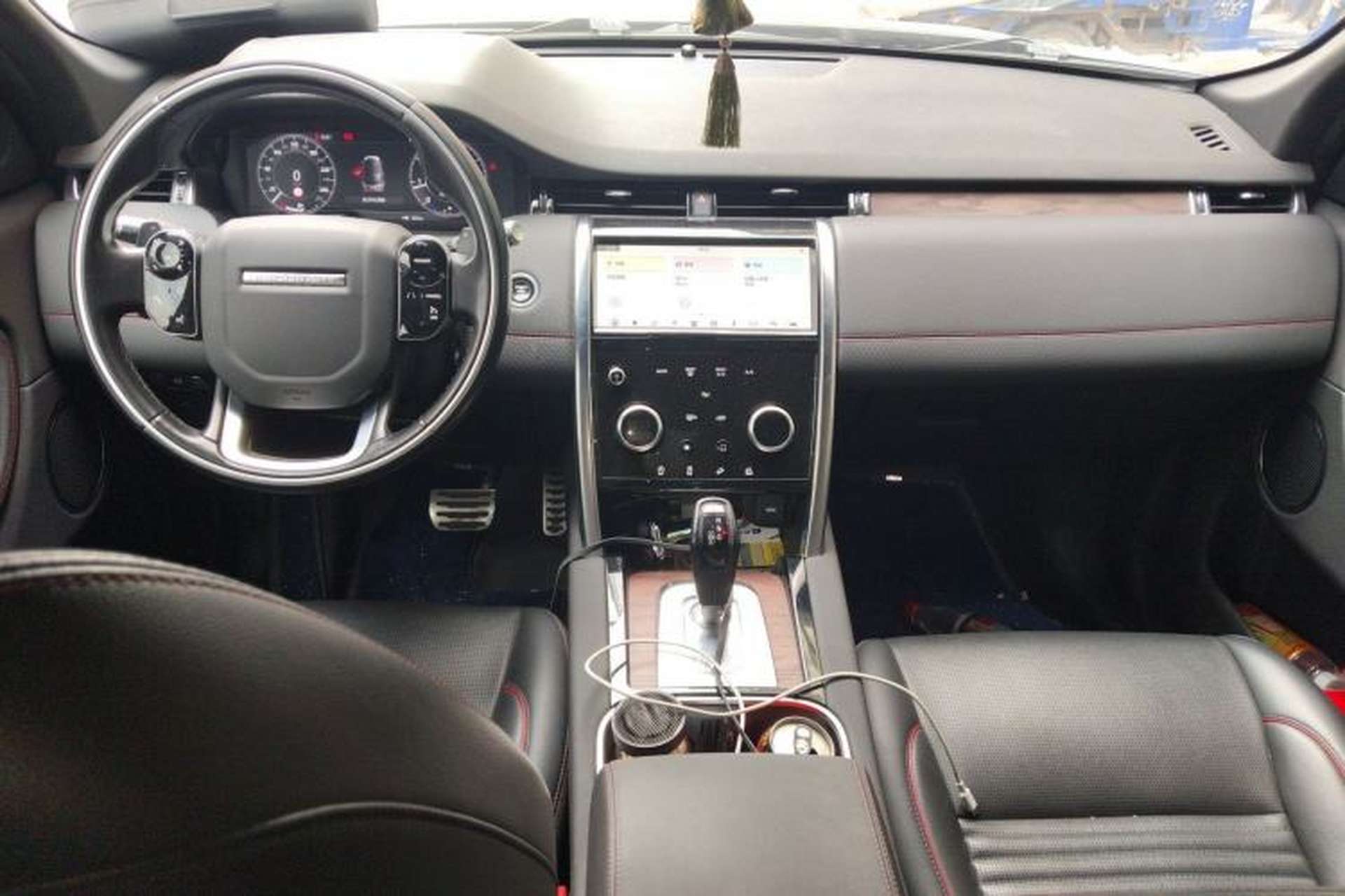 Used Land Rover Discovery Sport 2020 249 PS R-Dynamic Performance Edition Center Console